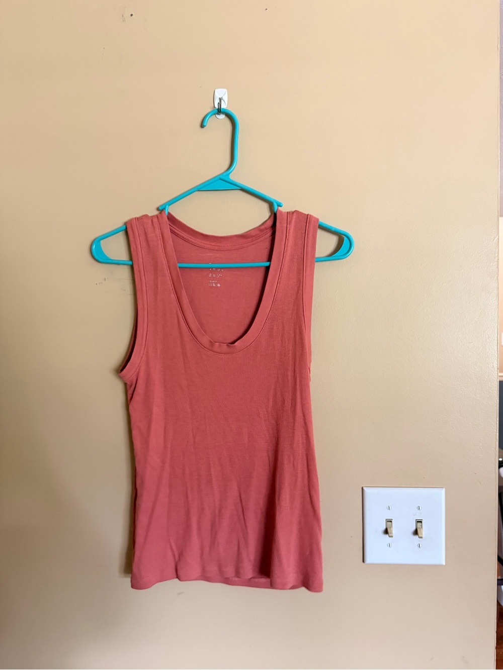 Women's Scoop Neck Tank Top - Rust Pink